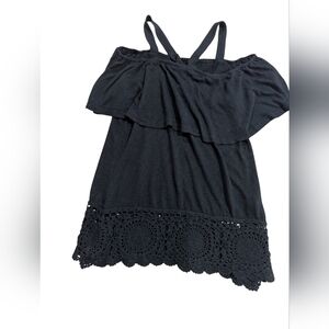 Red Haute Black Cold Shoulder Short Sleeve Crochet Trim Tee Top Size Small *EUC